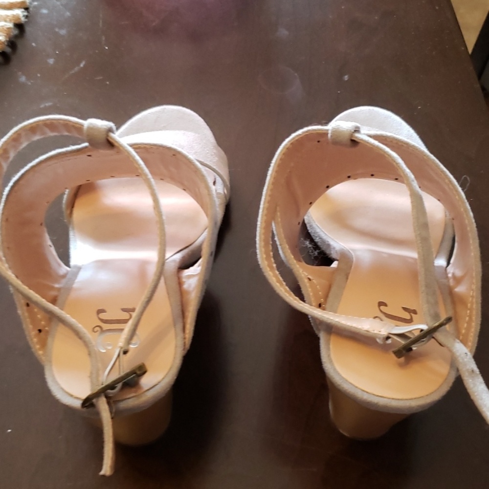 Sandals - Picture 2 of 4